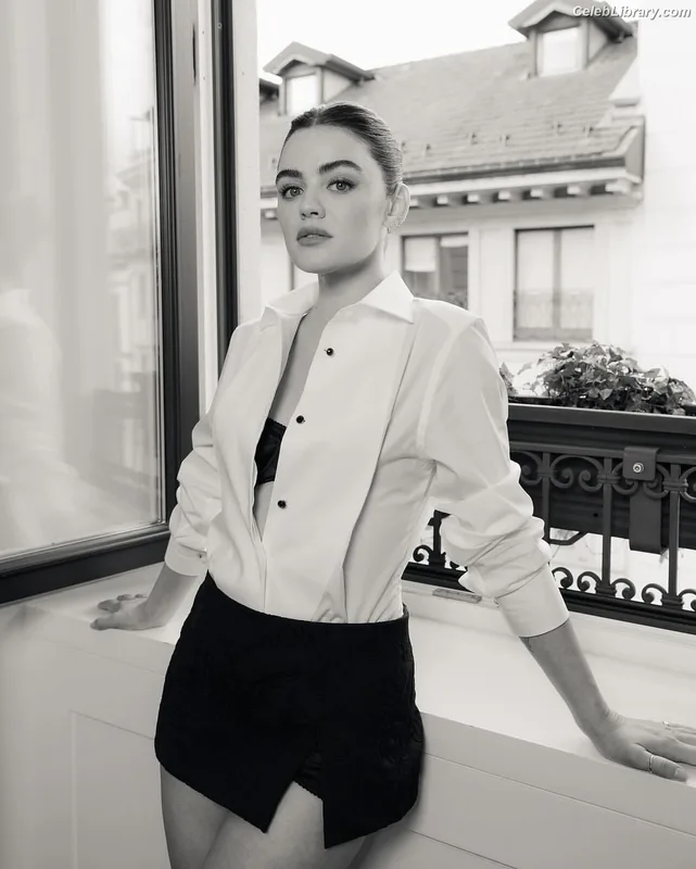 Lucy Hale photo 11 of 808