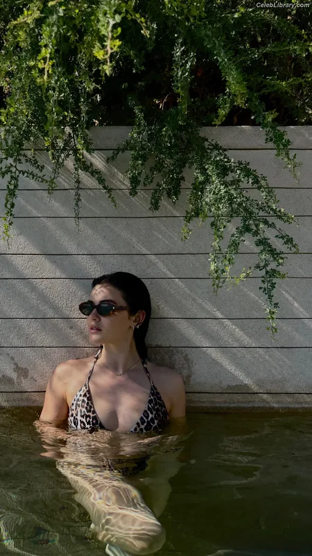 Lucy Hale photo 20 of 808