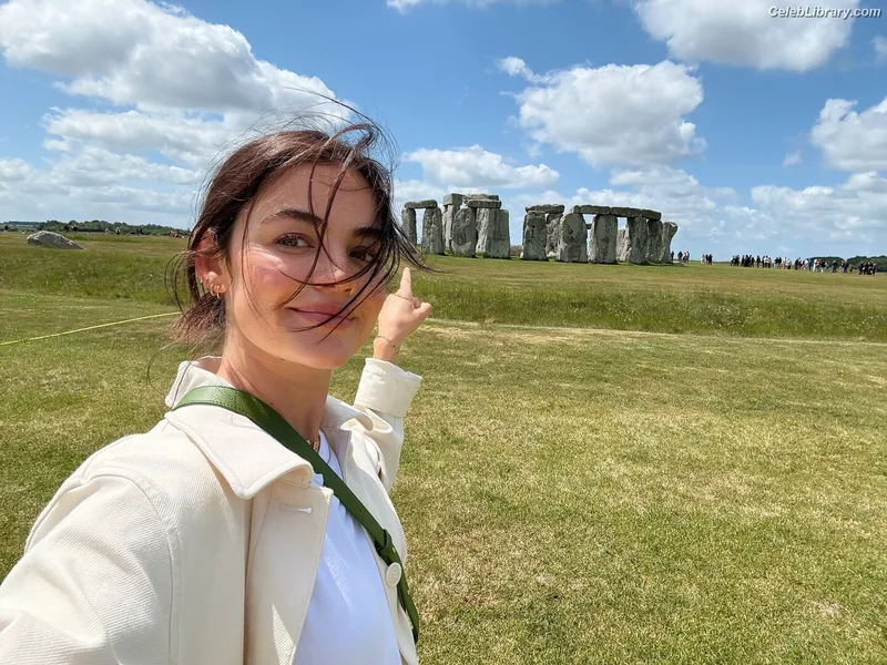 Lucy Hale photo 16 of 808
