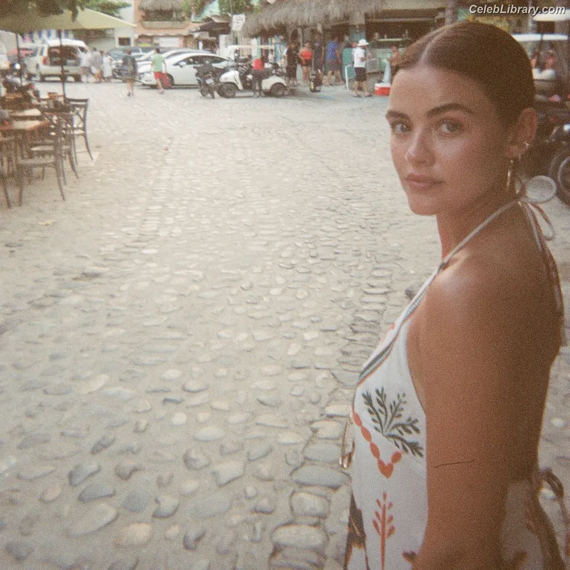 Lucy Hale photo 1 of 808