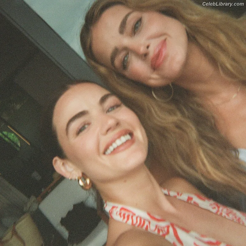 Lucy Hale photo 3 of 808