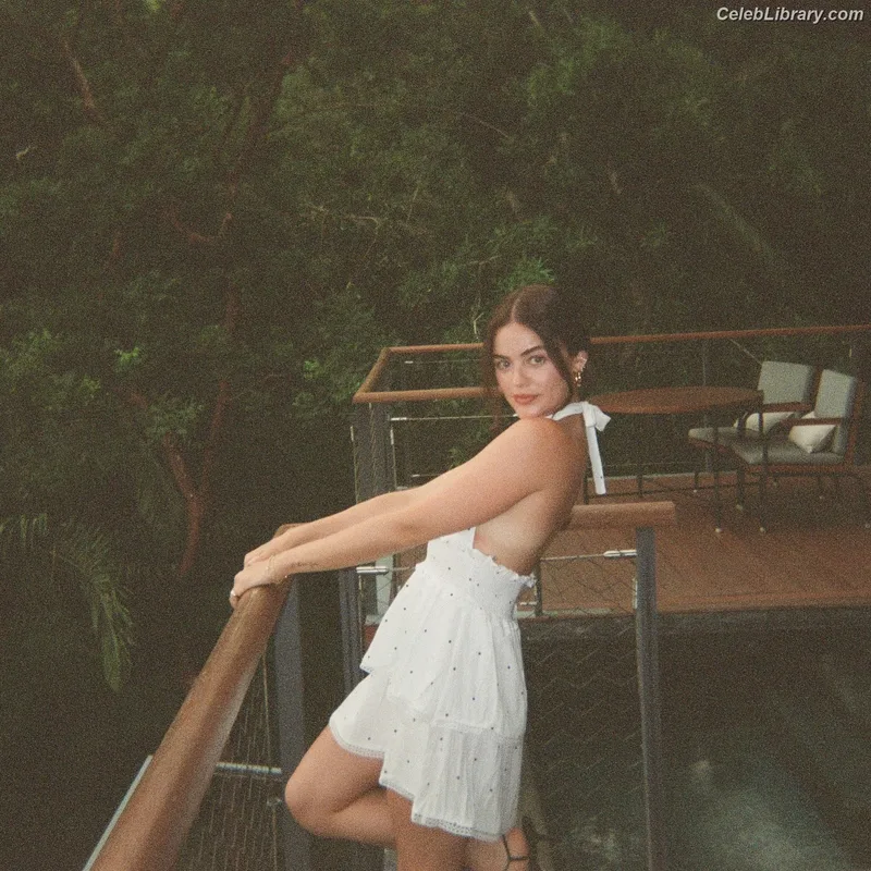 Lucy Hale photo 4 of 808