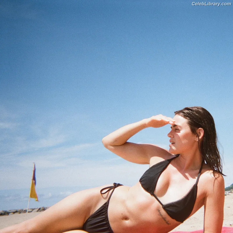 Lucy Hale photo 6 of 808