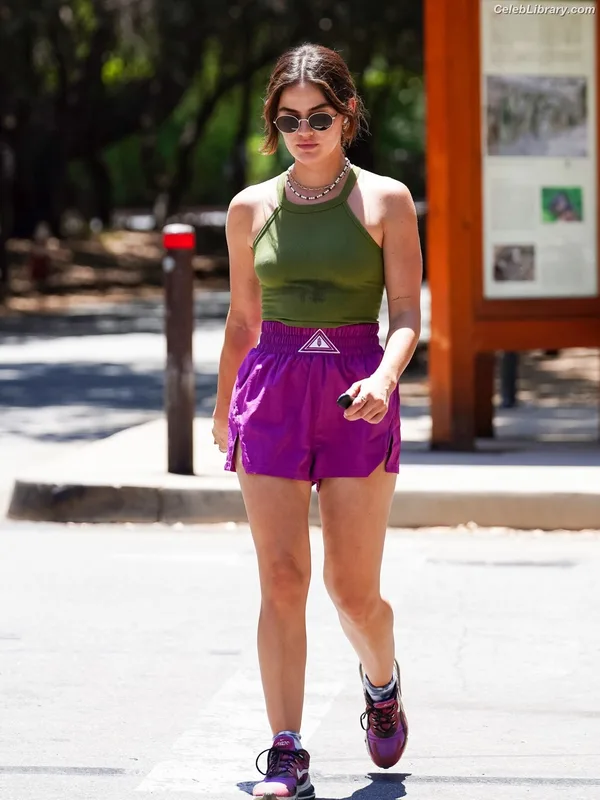 Lucy Hale photo 9 of 808