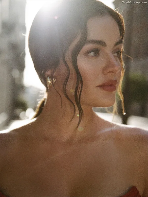 Lucy Hale photo 23 of 808