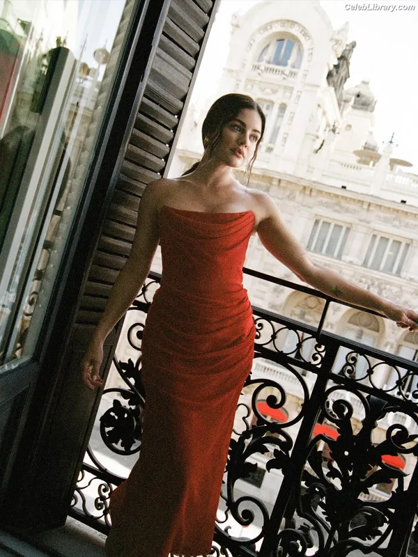 Lucy Hale photo 6 of 808