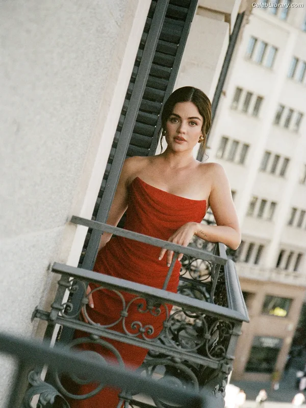Lucy Hale photo 13 of 808