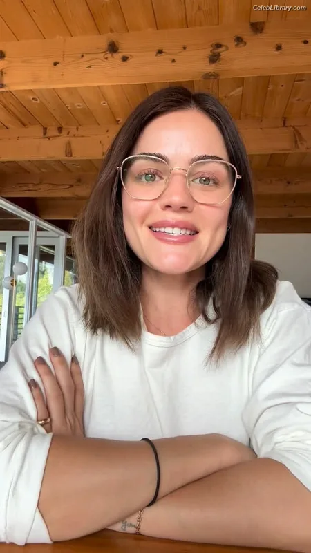 Lucy Hale photo 18 of 808