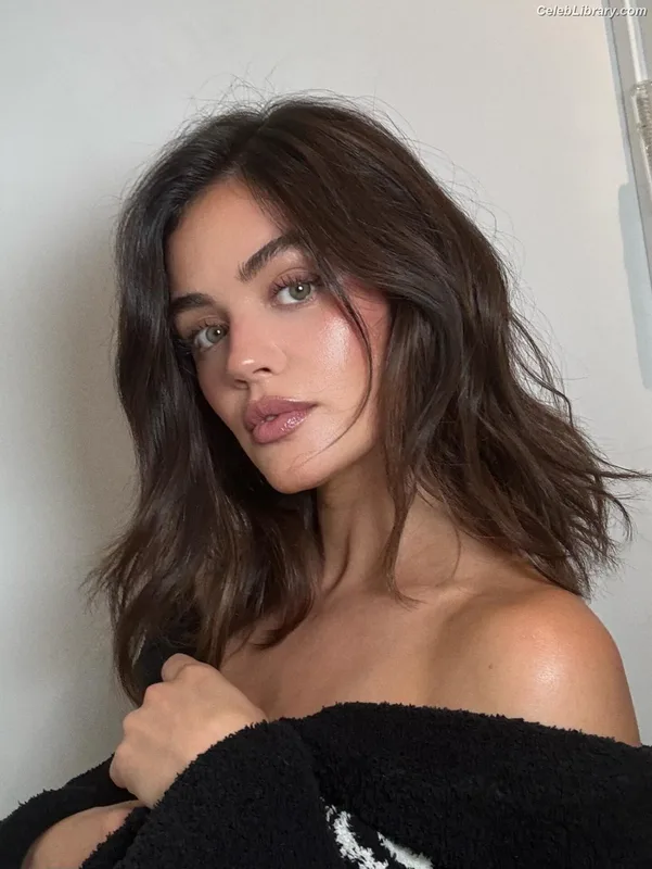 Lucy Hale photo 22 of 808