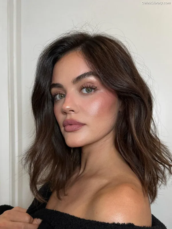 Lucy Hale photo 23 of 808
