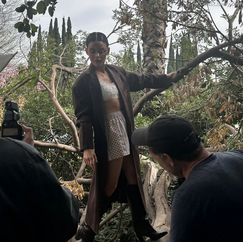 Lucy Hale photo 14 of 808