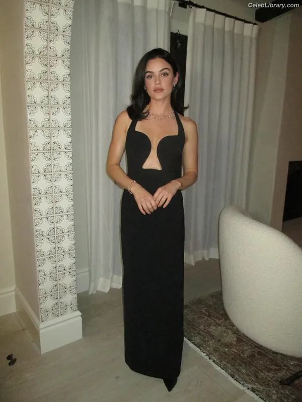 Lucy Hale photo 20 of 808