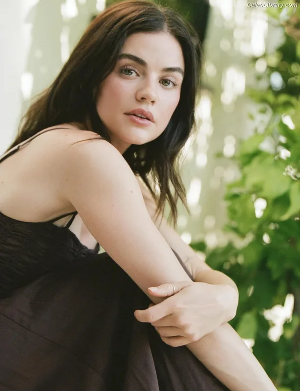 Lucy Hale photo 16 of 808
