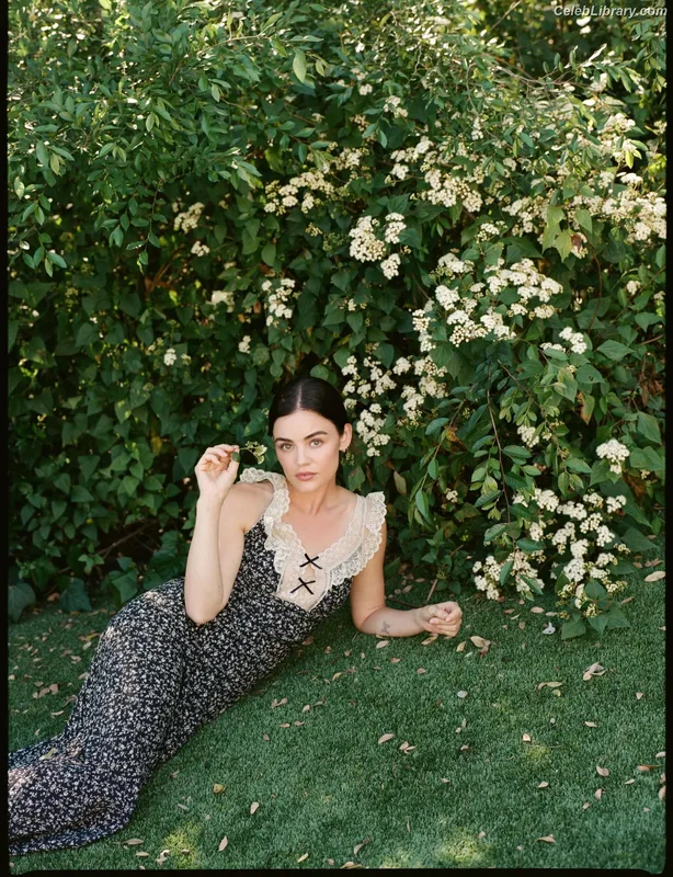 Lucy Hale photo 18 of 808