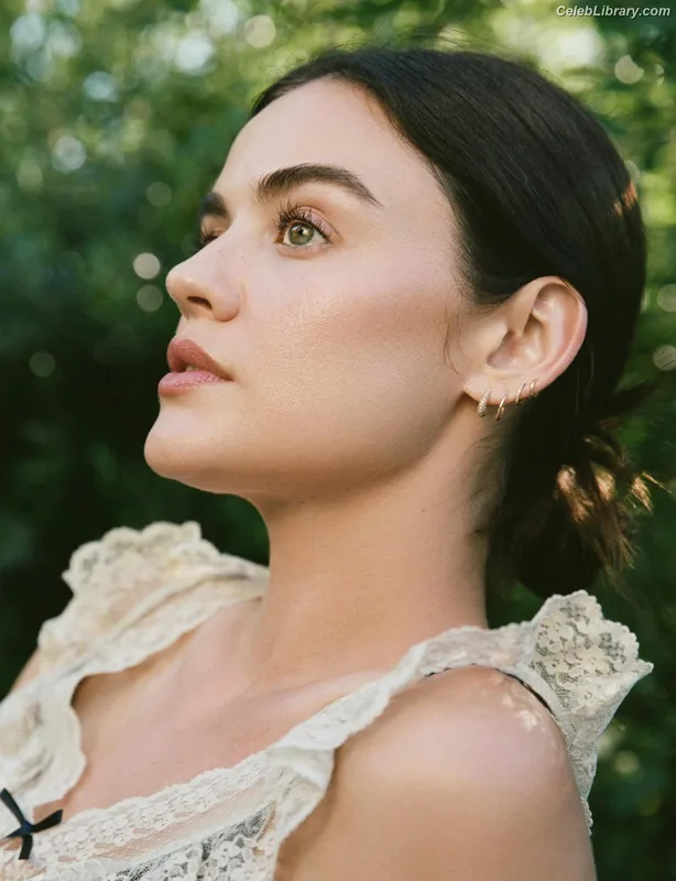 Lucy Hale photo 20 of 808