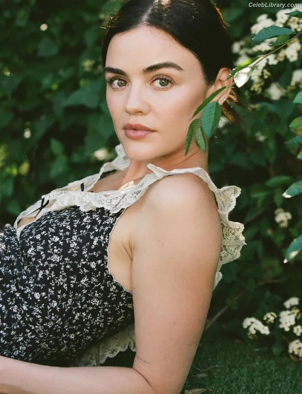 Lucy Hale photo 24 of 808