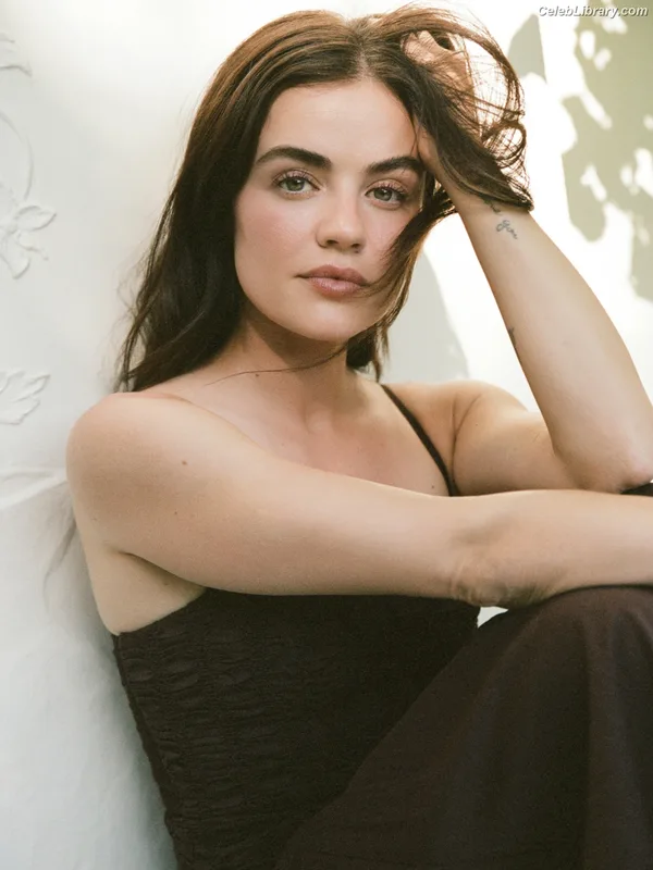 Lucy Hale photo 2 of 808