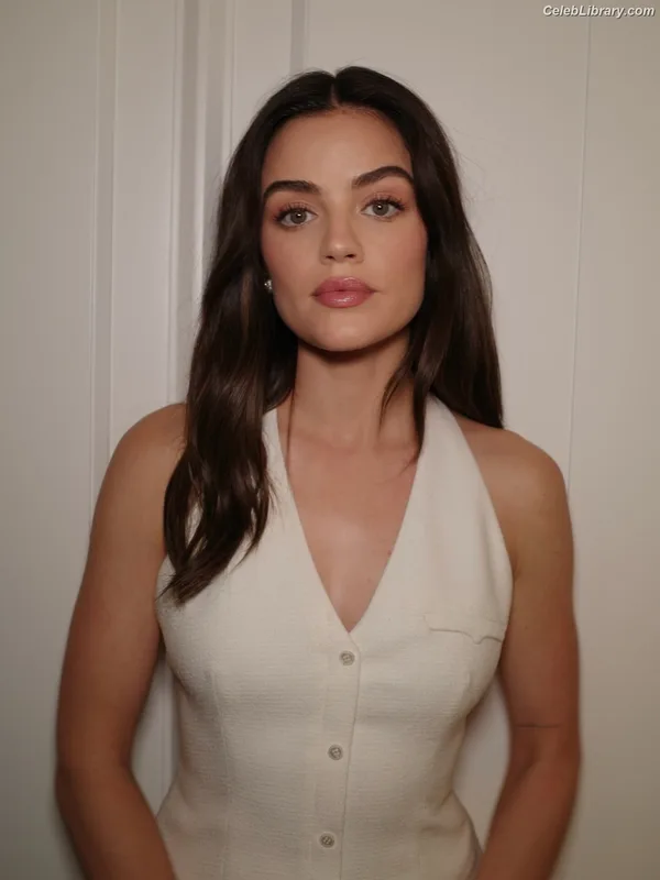 Lucy Hale photo 9 of 808