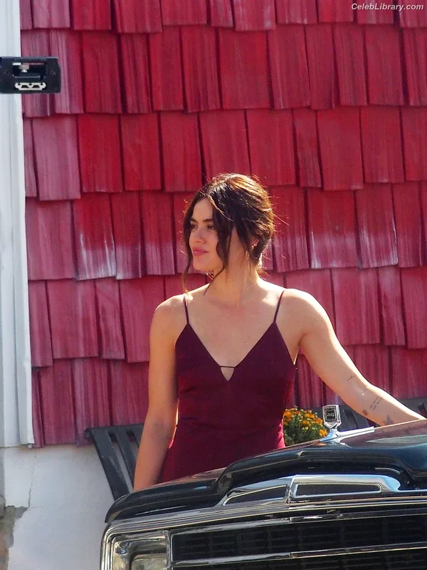 Lucy Hale photo 14 of 808