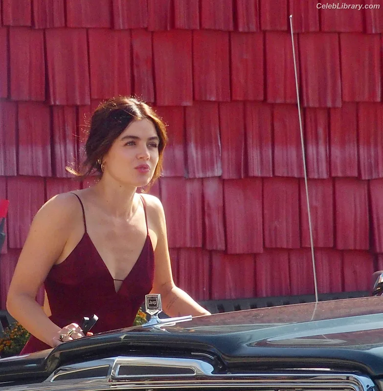 Lucy Hale photo 16 of 808