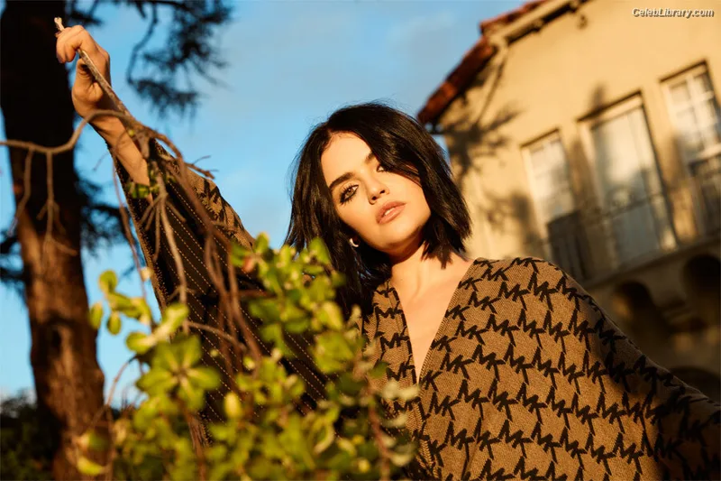 Lucy Hale photo 18 of 808