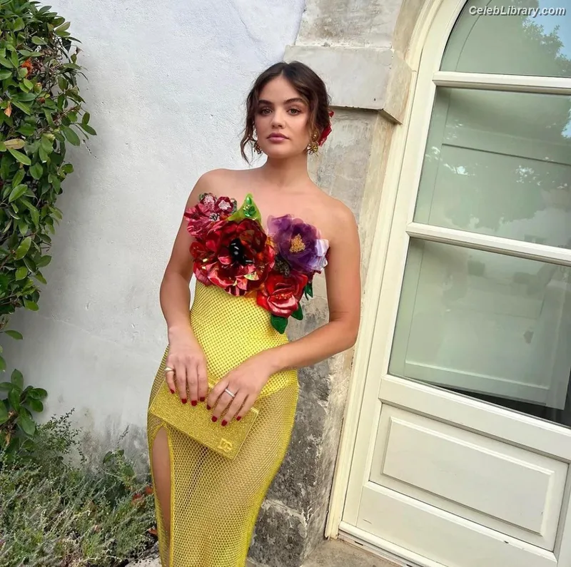 Lucy Hale photo 5 of 808