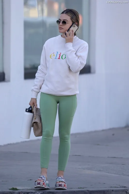 Lucy Hale photo 19 of 808