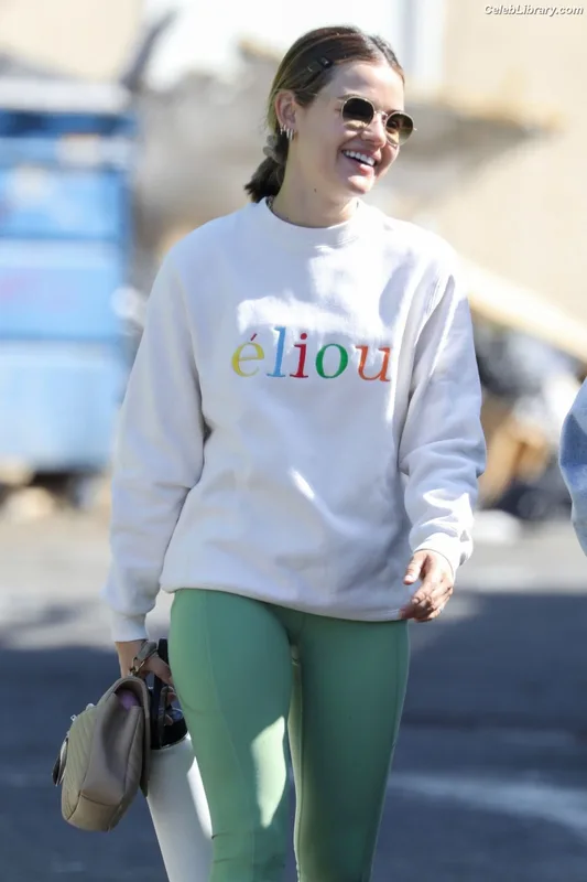 Lucy Hale photo 21 of 808