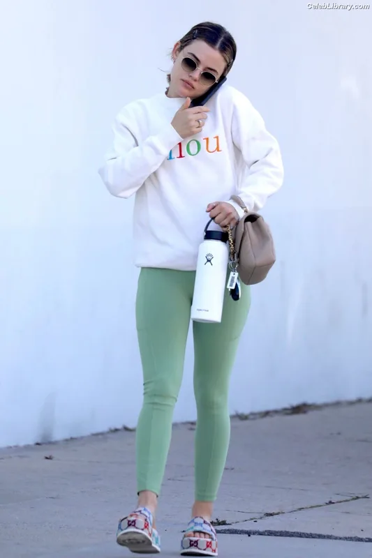 Lucy Hale photo 24 of 808