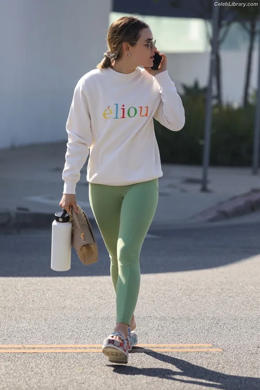 Lucy Hale photo 2 of 808