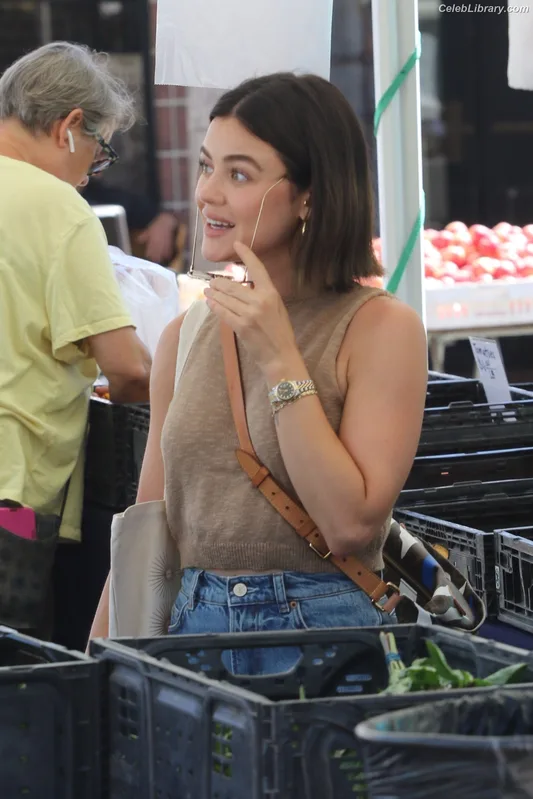 Lucy Hale photo 16 of 808