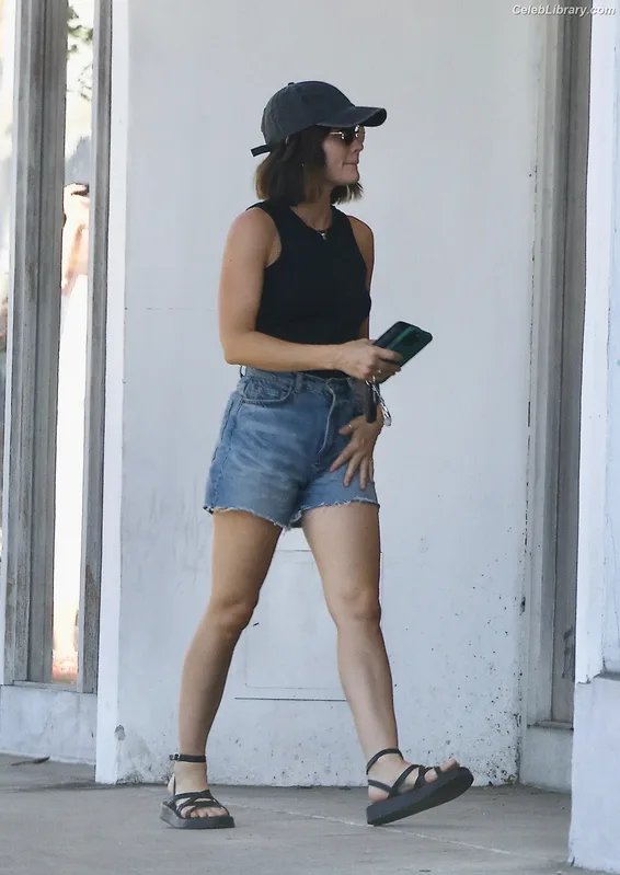 Lucy Hale photo 21 of 808