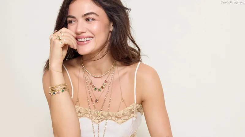 Lucy Hale photo 2 of 808