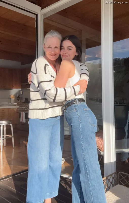 Lucy Hale photo 8 of 808
