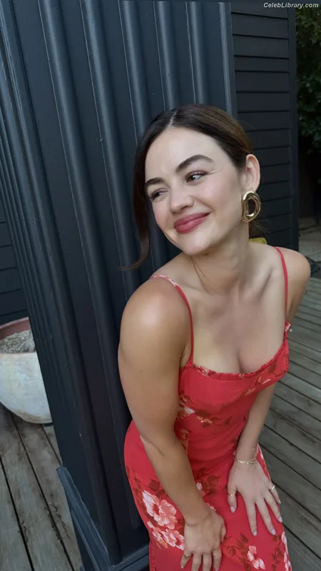 Lucy Hale photo 23 of 808