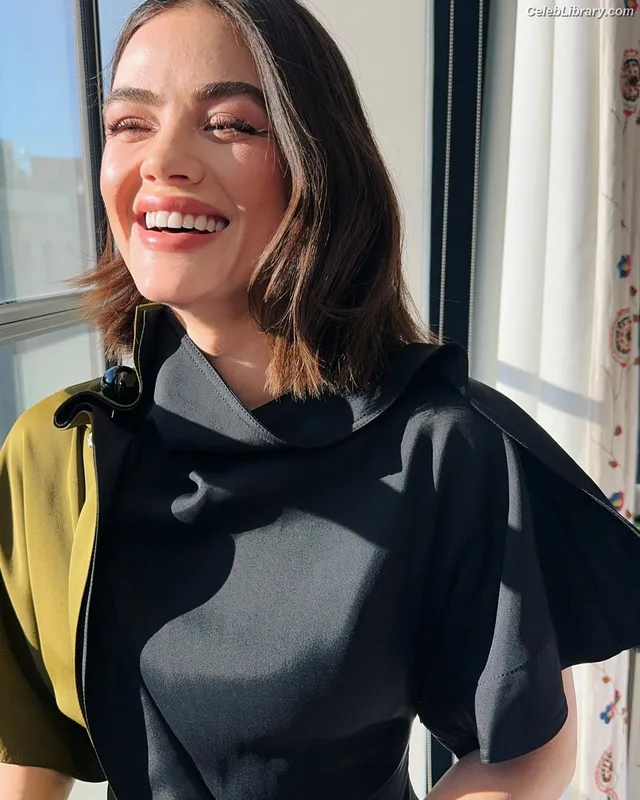 Lucy Hale photo 24 of 808