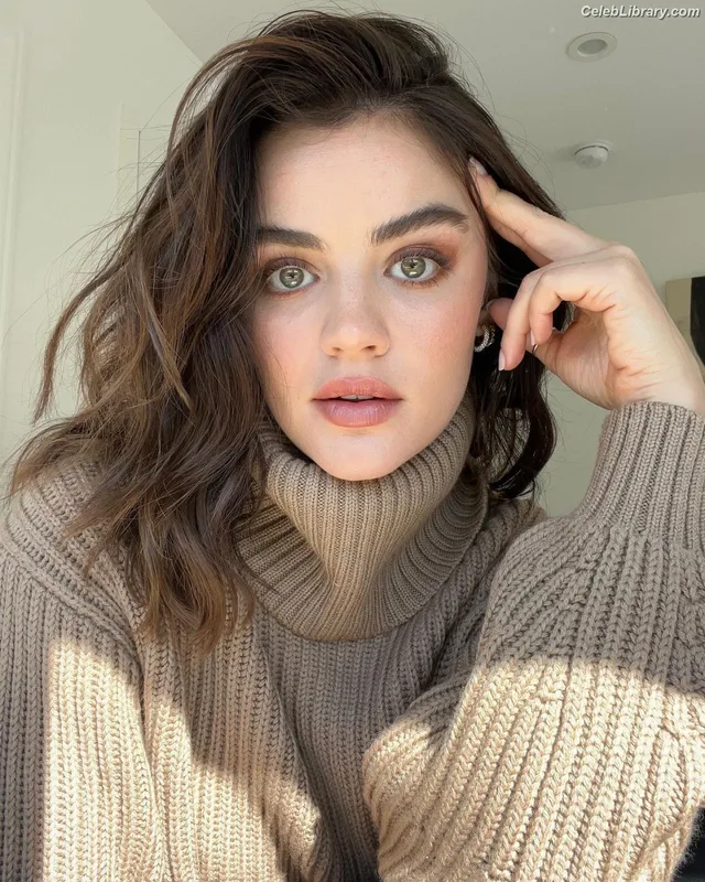 Lucy Hale photo 13 of 808