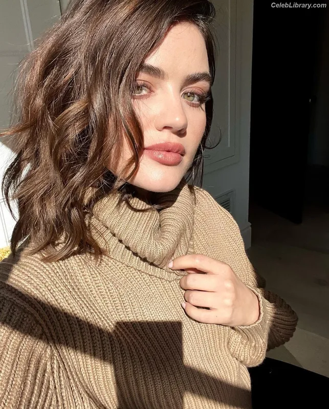 Lucy Hale photo 14 of 808