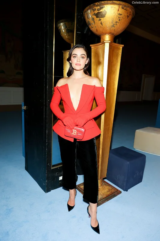 Lucy Hale photo 1 of 808