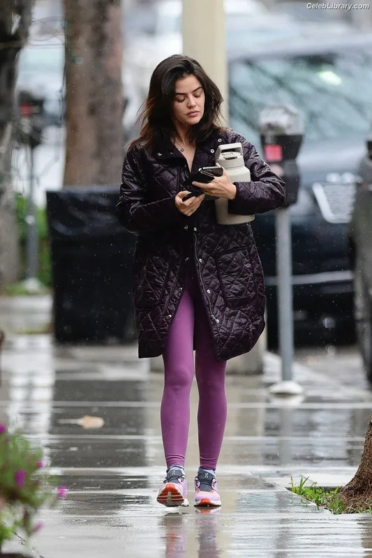 Lucy Hale photo 21 of 808