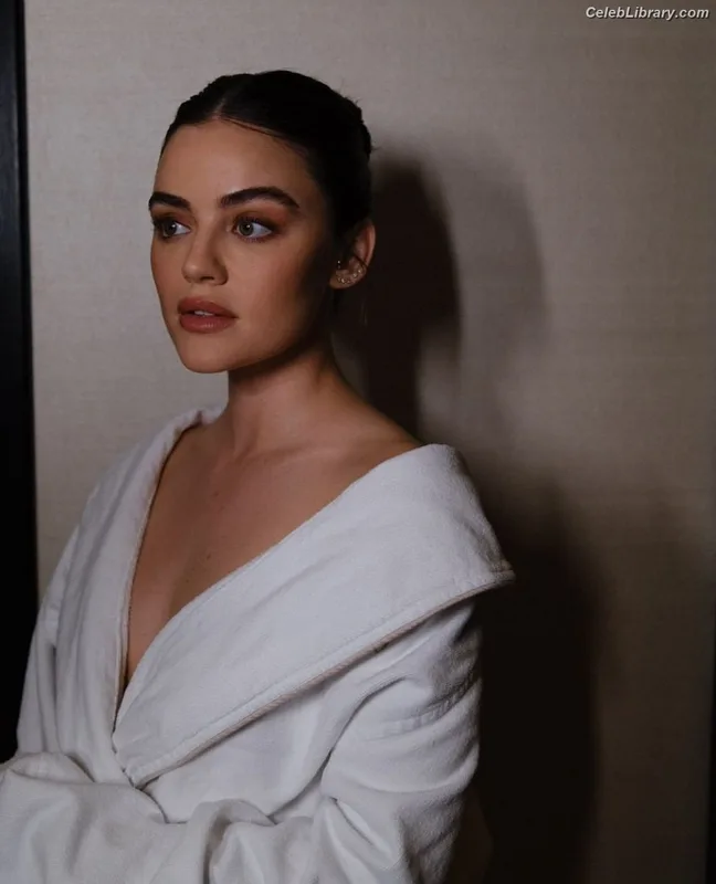Lucy Hale photo 18 of 808