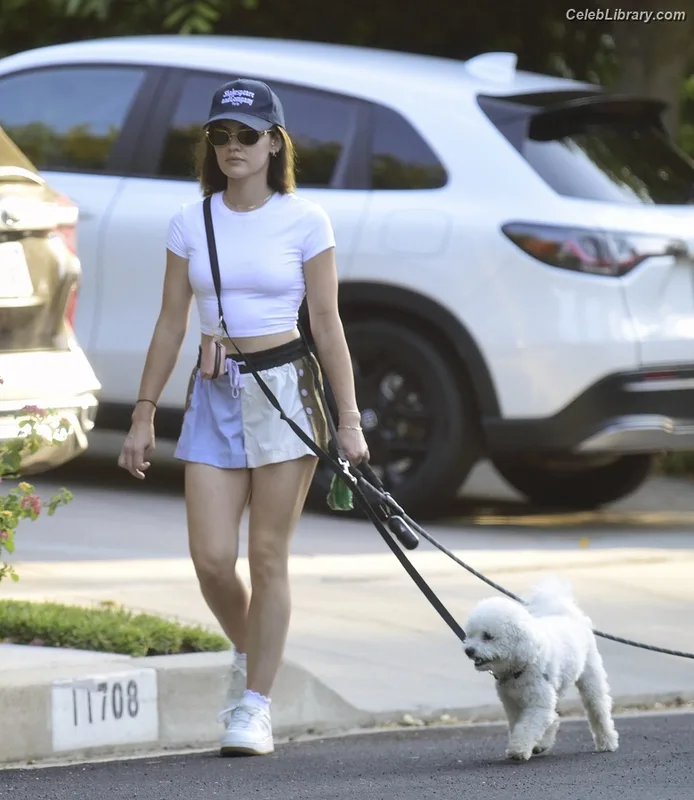 Lucy Hale photo 3 of 808