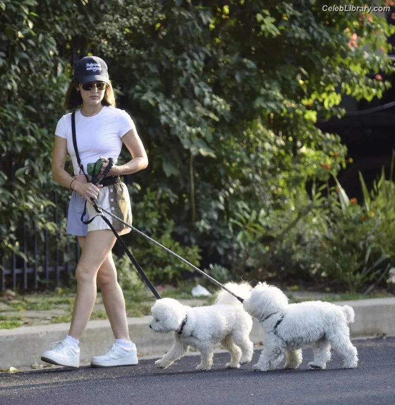 Lucy Hale photo 7 of 808