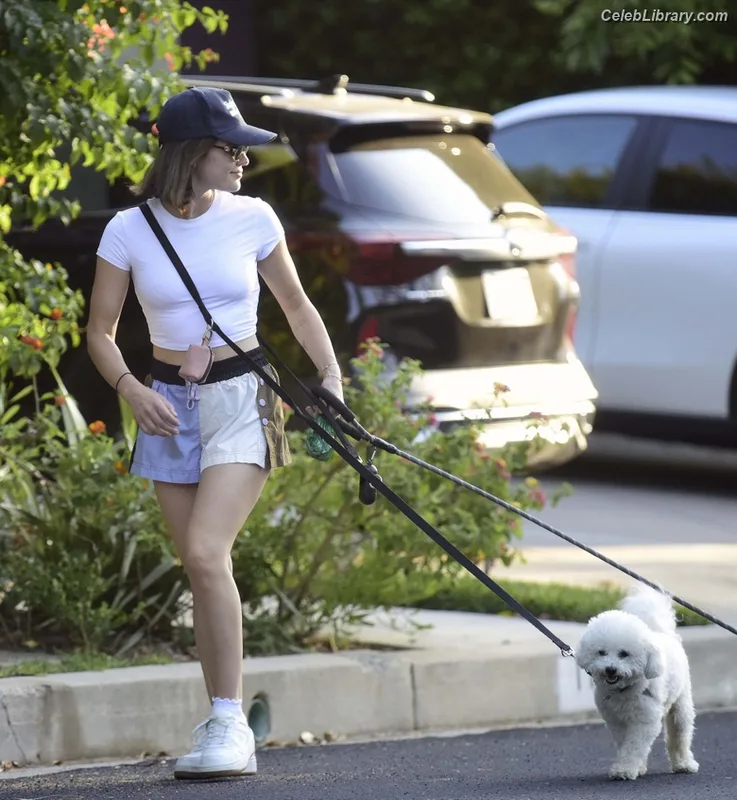 Lucy Hale photo 11 of 808