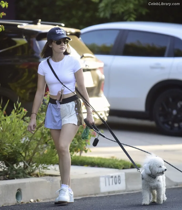 Lucy Hale photo 17 of 808