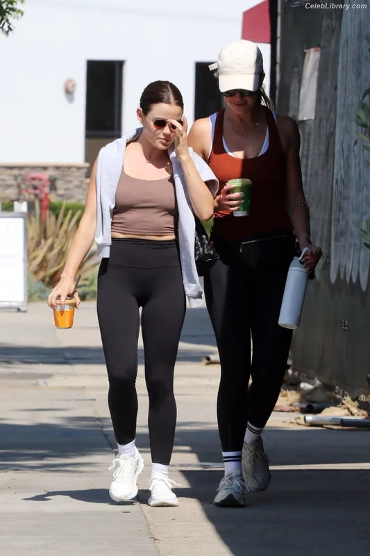 Lucy Hale photo 5 of 808