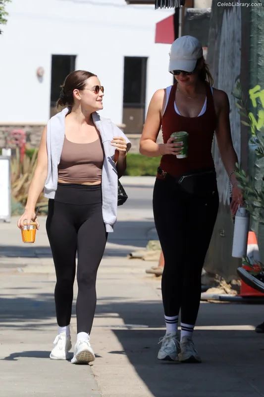 Lucy Hale photo 16 of 808