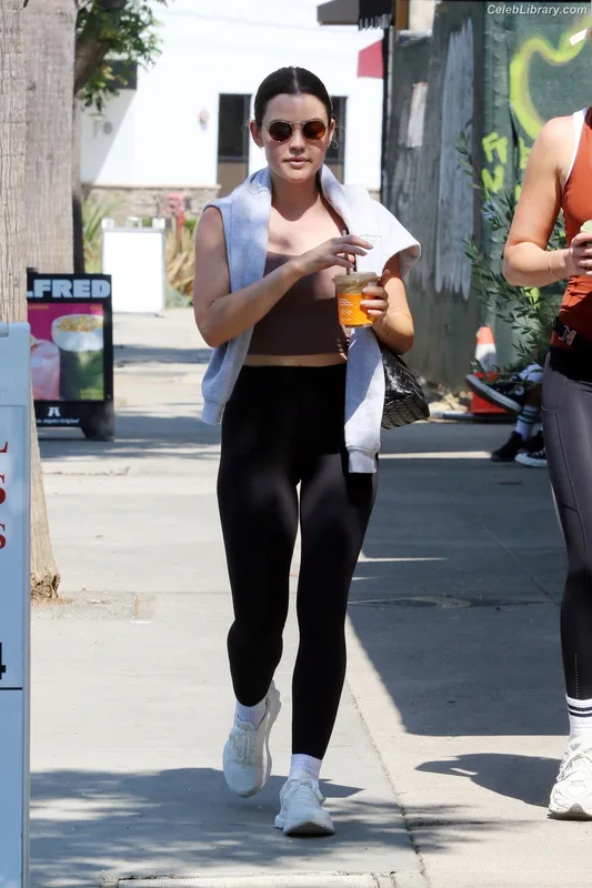 Lucy Hale photo 21 of 808
