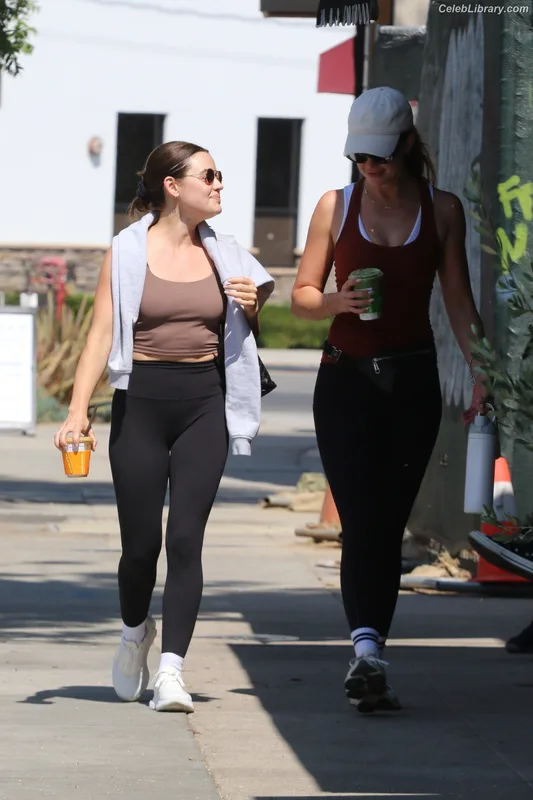 Lucy Hale photo 6 of 808