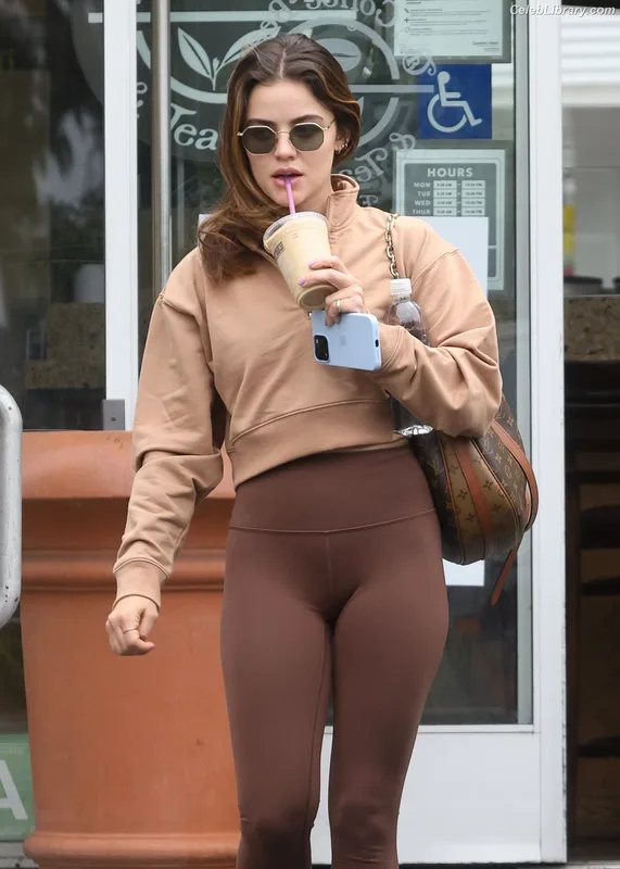 Lucy Hale photo 20 of 808